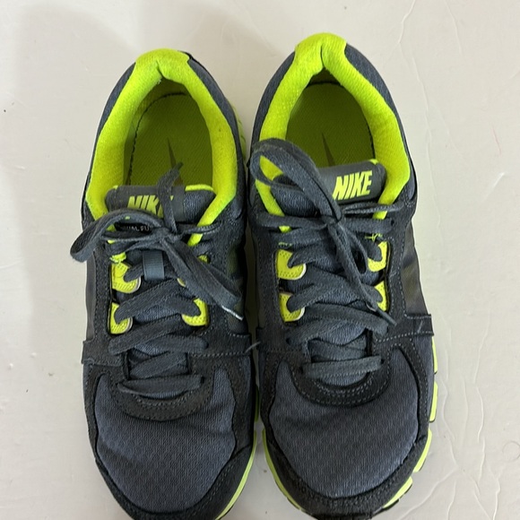 Nike Dual Fusion ST2 Women’s Athletic Running Shoe Size 9 - Picture 2 of 16